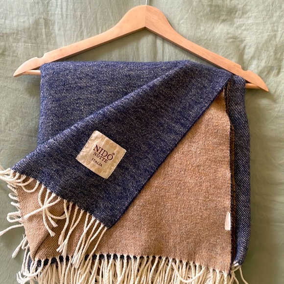Beautiful Nido Notte Italia Scarf/Throw - Picture 1 of 3